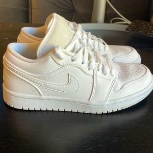 Jordan 1 Low W triple White women’s size 7 used once.